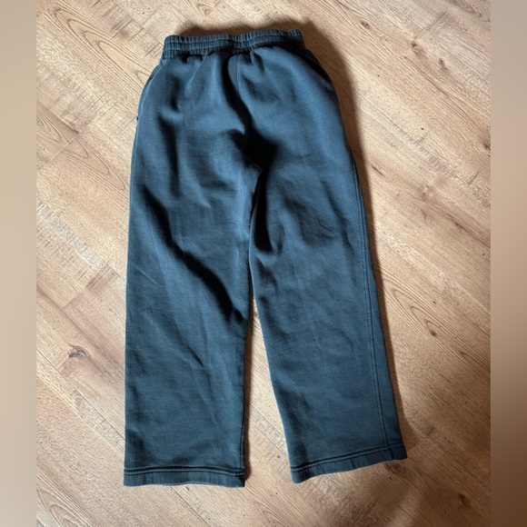 Nike Kids Club Fleece Dark Gray Green Solo Swoosh Open Hem Sweatpants Medium - Picture 3 of 4